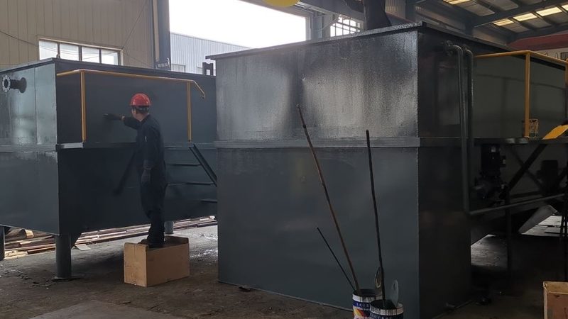 家用除尘器主要通过以下几个步骤来净化空气：